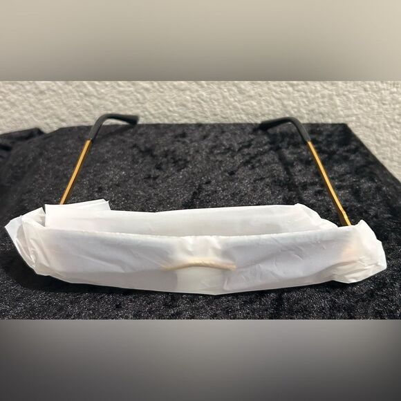 - Kobz Brand New Sunglasses with Case** UNISEX - Picture 11 of 11